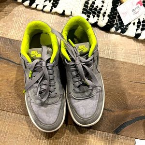Nike air forces size 6